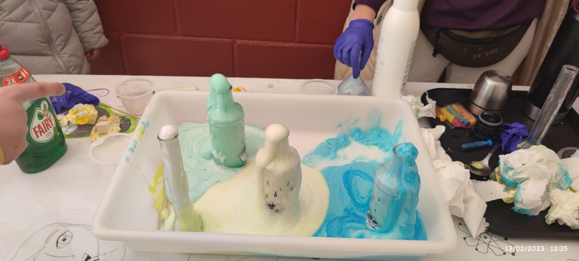 niña_y_mujer_en_la_ciencia